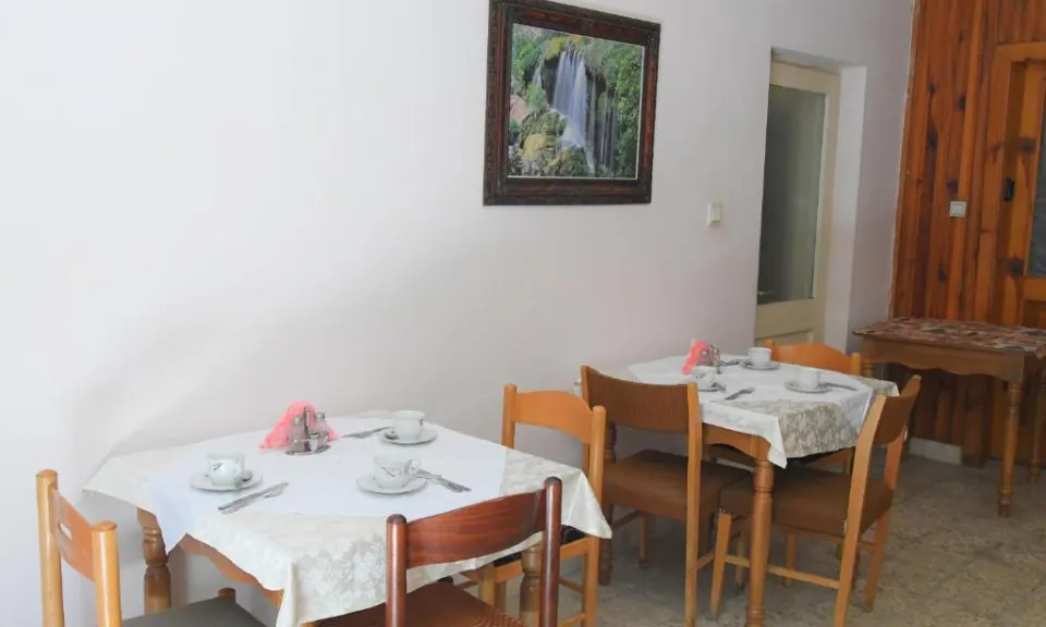 Dhoma e mëngjesit 2